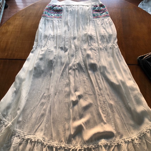 Solitaire Hi/Lo Skirt - Picture 5 of 6